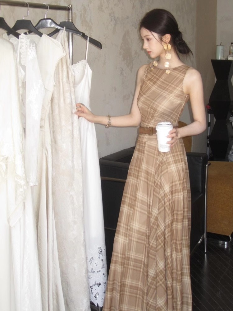 https://fulmo-img-server.com/dresscode-dresscode/80c7447f-ce63-49a5-a899-5147d882208b.jpg