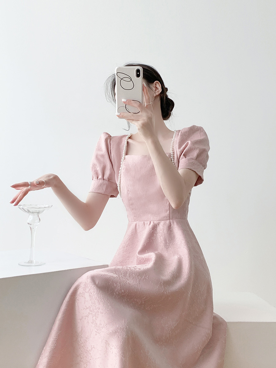 https://fulmo-img-server.com/dresscode-dresscode/81878d3e-51a1-458b-bab1-ac7aeaf2bbe2.jpg