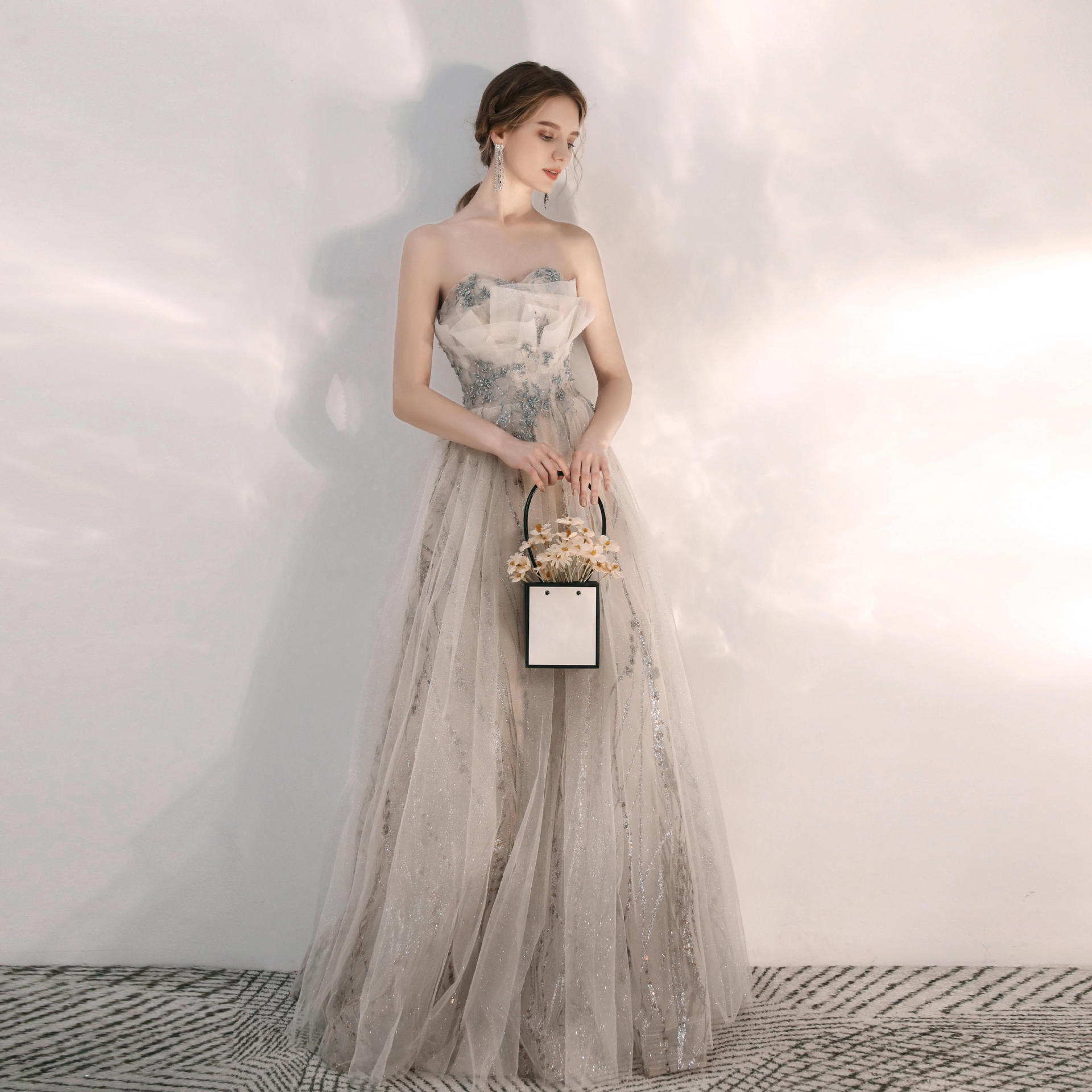 https://fulmo-img-server.com/dresscode-dresscode/81fb1968-7370-42d9-8c14-a040e9dbfaa9.jpg
