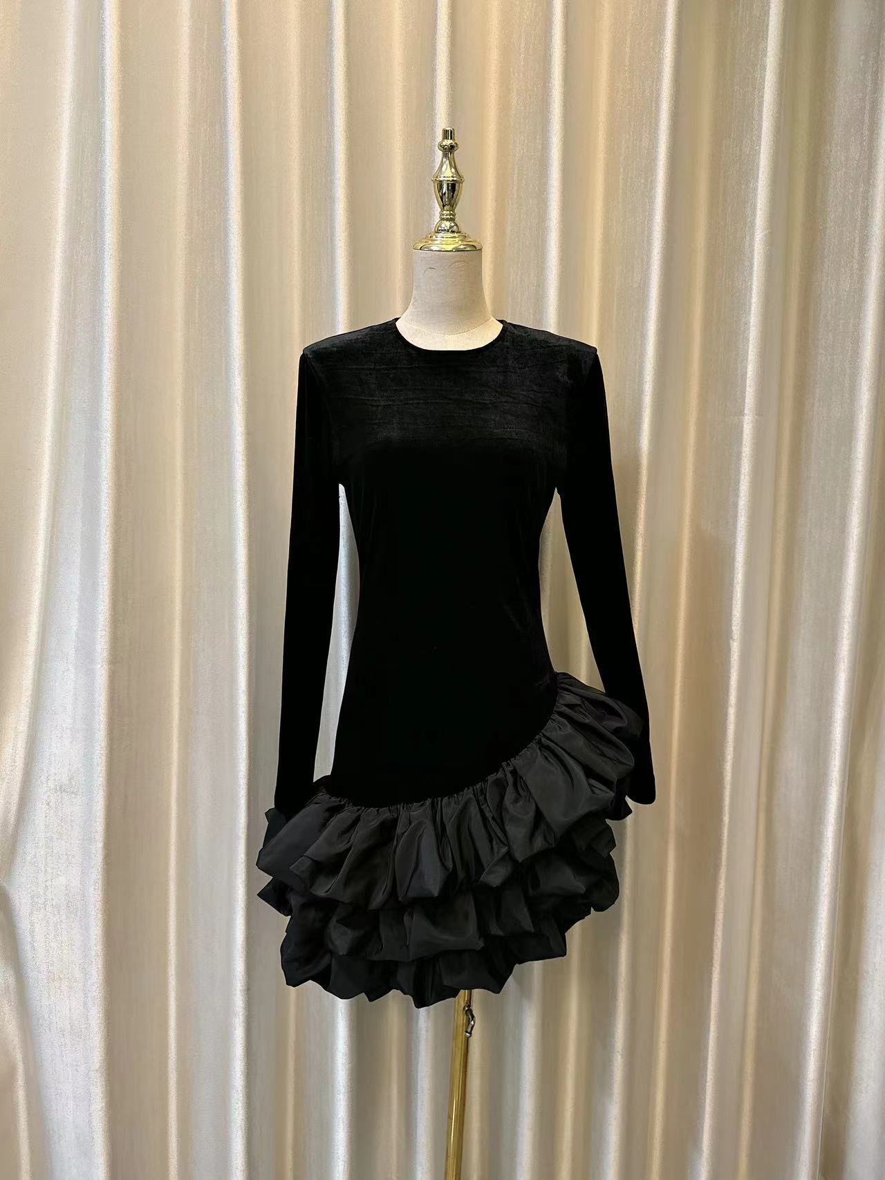 https://fulmo-img-server.com/dresscode-dresscode/8220e251-8e1c-44ce-96af-212ad13fc680.jpg