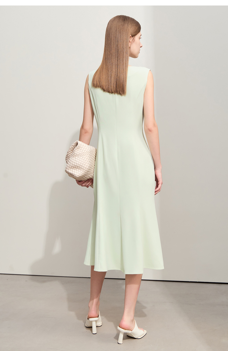 https://fulmo-img-server.com/dresscode-dresscode/82b424d4-130a-4d73-b3b0-299251b27016.jpg