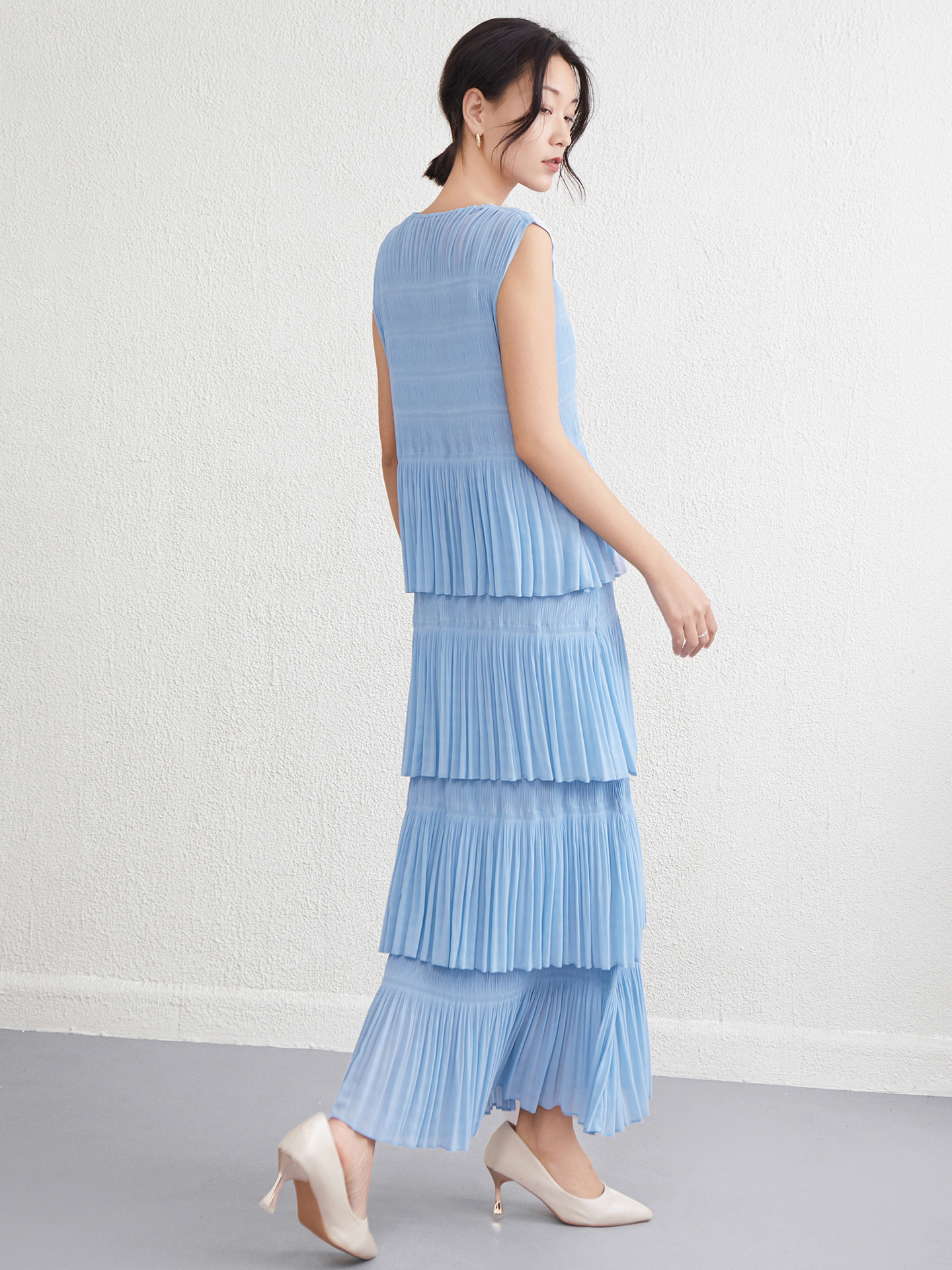 https://fulmo-img-server.com/dresscode-dresscode/8389e98a-0057-4f93-9366-de6c97290592.jpg