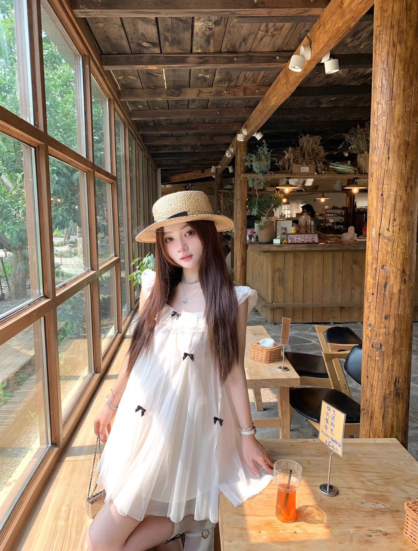 https://fulmo-img-server.com/dresscode-dresscode/85a32cfb-d583-48ee-838e-c45ee801e414.jpg