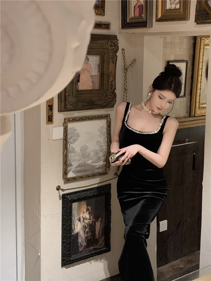 https://fulmo-img-server.com/dresscode-dresscode/86b2f358-1252-424b-a51e-140ada4397ef.jpg