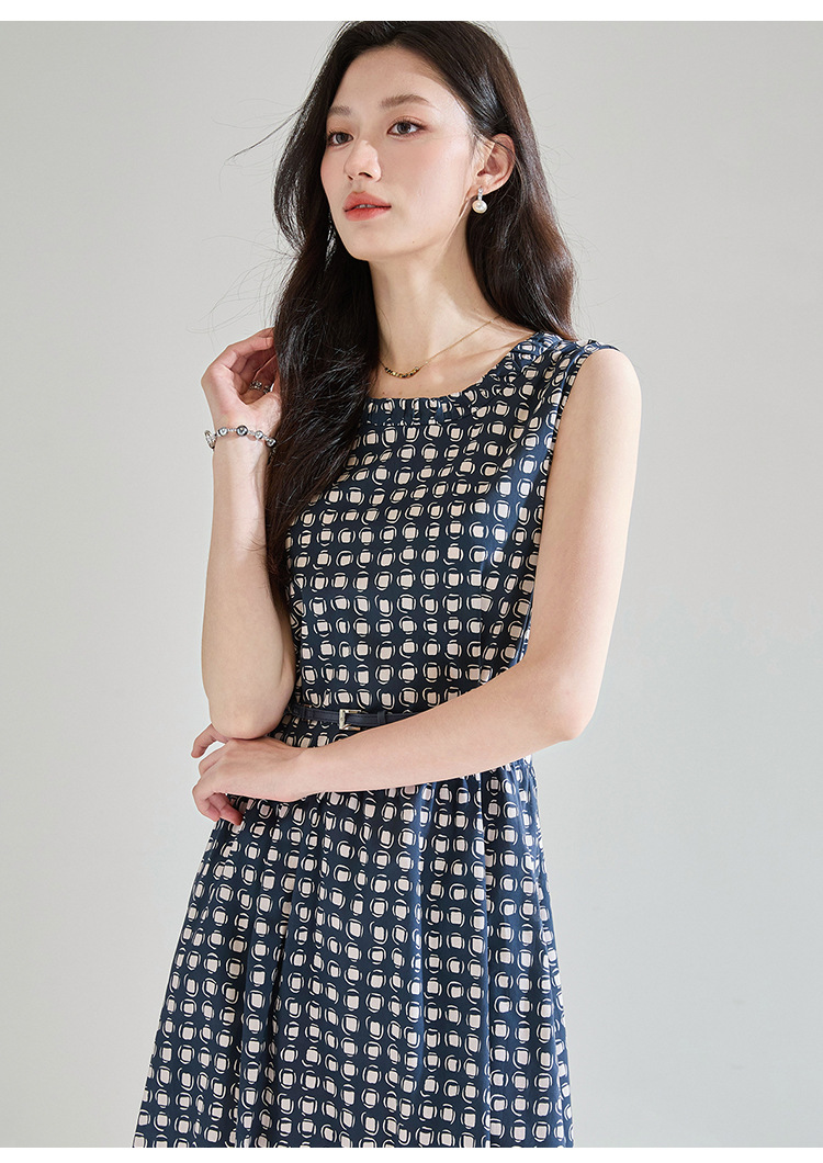 https://fulmo-img-server.com/dresscode-dresscode/872ae4fb-ae5a-4314-8b20-2d7188591ba1.jpg