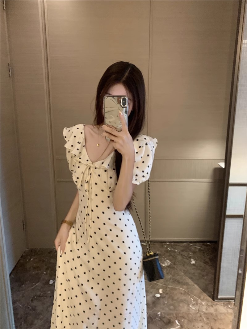 https://fulmo-img-server.com/dresscode-dresscode/8775d5d3-543b-4a4a-8c3c-66aef82e133f.jpg
