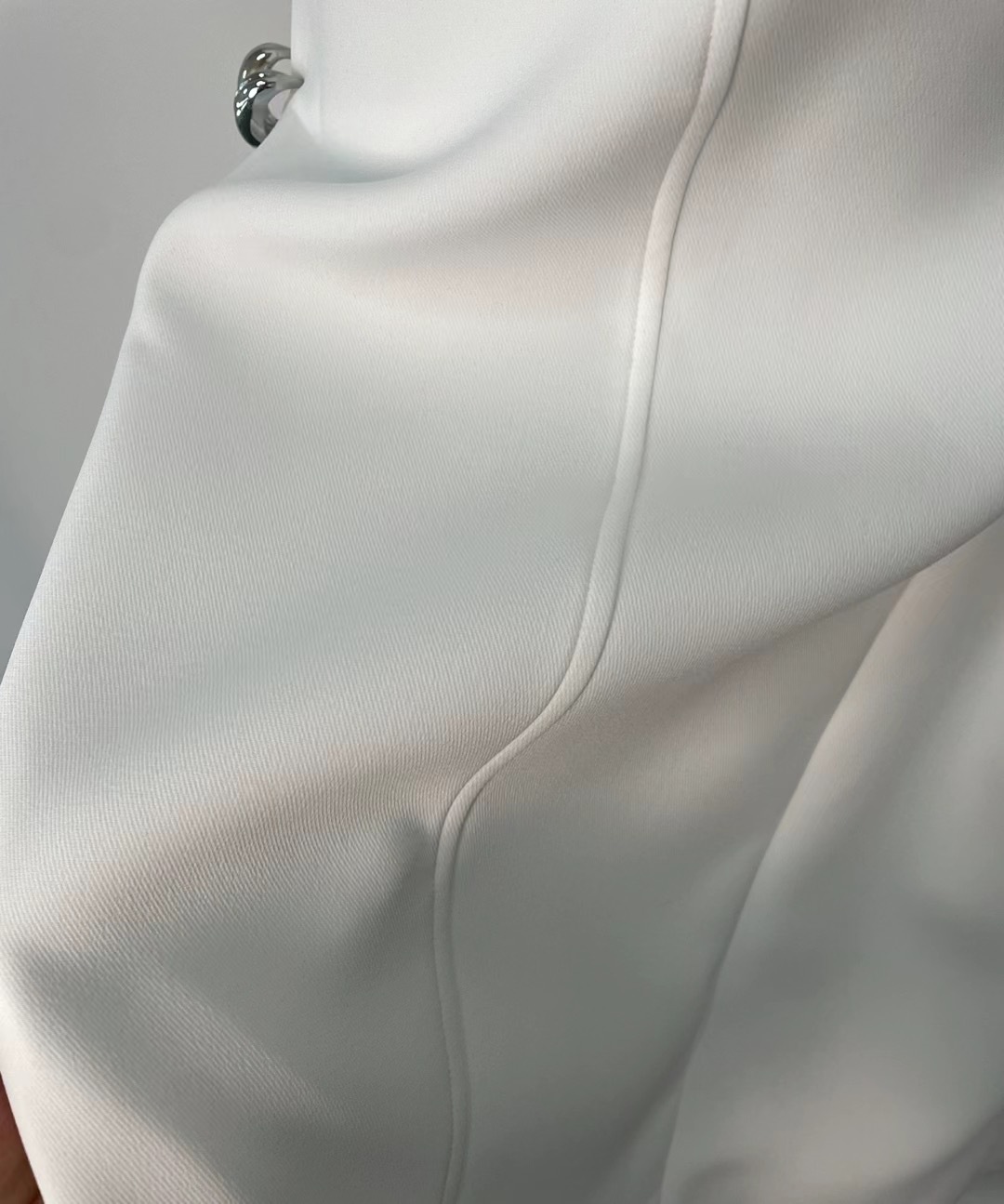 https://fulmo-img-server.com/dresscode-dresscode/891d02ce-5bd6-4c98-b83b-758b40132243.jpg