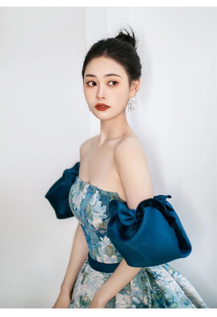 https://fulmo-img-server.com/dresscode-dresscode/89c10d9e-a7a2-41e4-ab90-46fee4878e1d.jpg