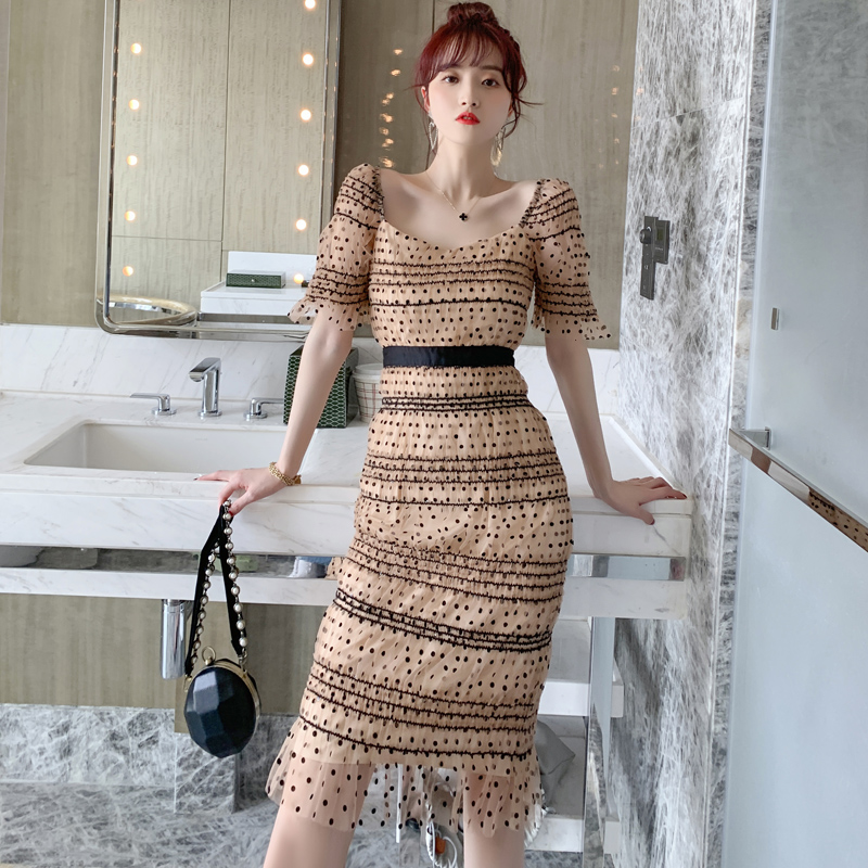 オケージョン ドレス ドット刺繍チュールパフスリーブタイトワンピース