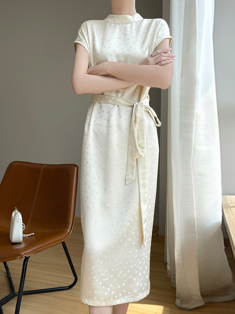 https://fulmo-img-server.com/dresscode-dresscode/89efd235-07eb-49fc-999d-a3f8dec6a352.jpg