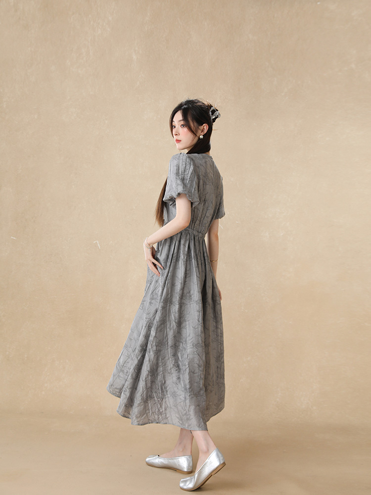 https://fulmo-img-server.com/dresscode-dresscode/8a24ad07-113a-47a8-adc7-f3fd4ec8481b.jpg