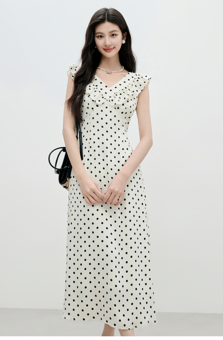 https://fulmo-img-server.com/dresscode-dresscode/8b1a1115-e076-44ef-9751-96c4f728502d.jpg