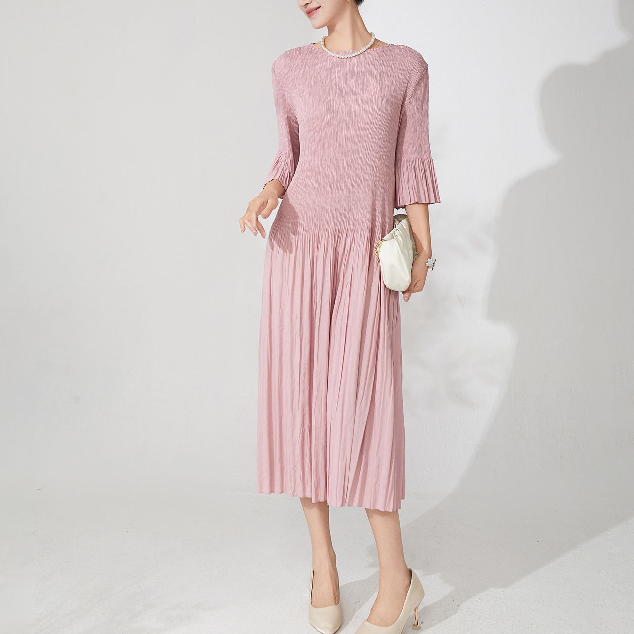 https://fulmo-img-server.com/dresscode-dresscode/8bded9d9-7812-41c6-997a-714feaaa1b4c.jpg