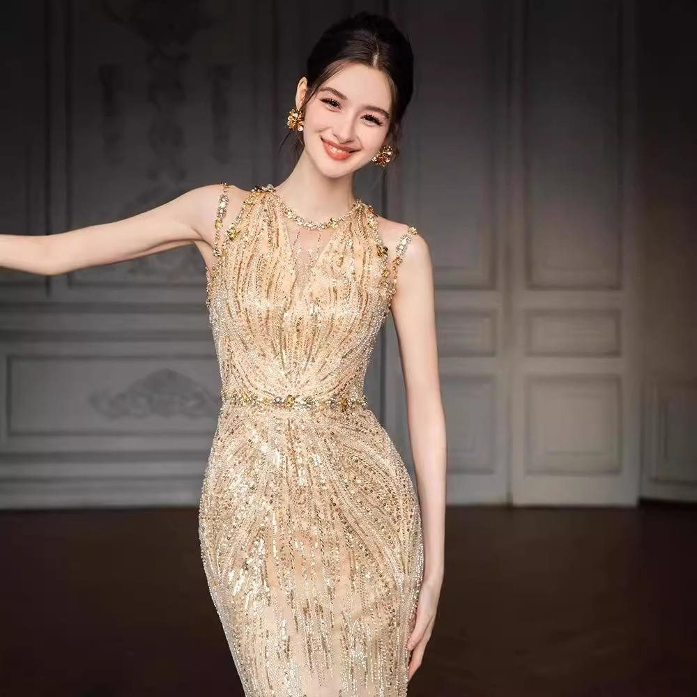 https://fulmo-img-server.com/dresscode-dresscode/8c4cb367-9a4d-4c8a-9342-4b270cf96033.jpg