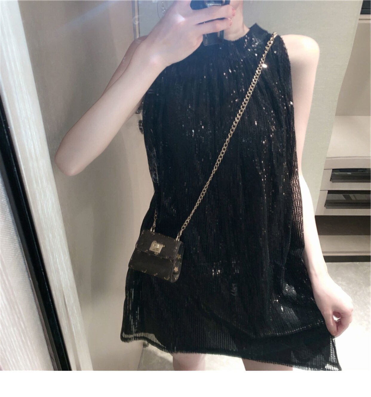 https://fulmo-img-server.com/dresscode-dresscode/8cd29d71-fc26-4755-b67e-46145b70f727.jpg