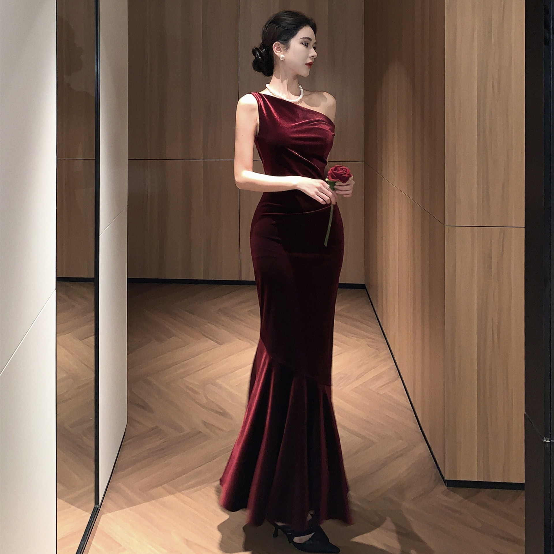 https://fulmo-img-server.com/dresscode-dresscode/8d5b1fa3-c3ff-48aa-9fea-91ce8df7f6a9.jpg