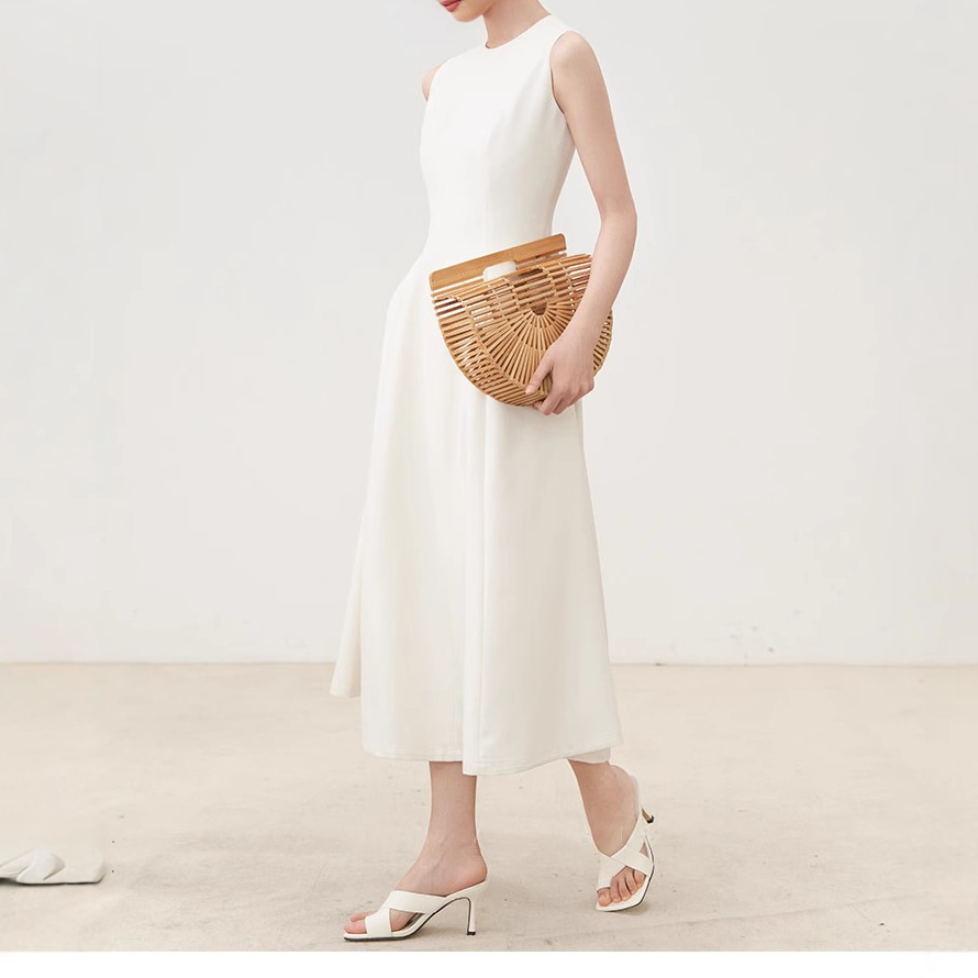 https://fulmo-img-server.com/dresscode-dresscode/8e4357de-8538-462a-8983-52ecde588206.jpg