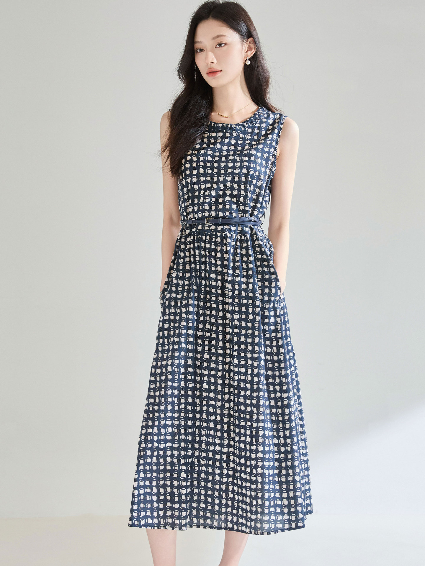 https://fulmo-img-server.com/dresscode-dresscode/900fd38b-37a9-4c22-a2b9-bbaff80278df.jpg