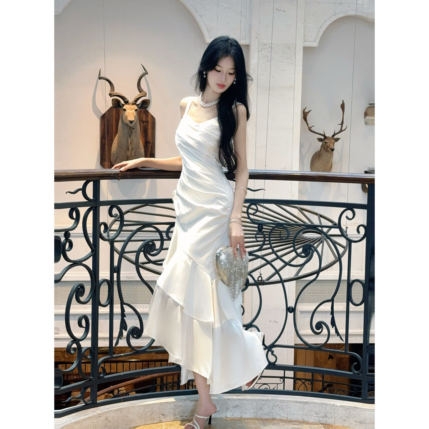 https://fulmo-img-server.com/dresscode-dresscode/99912392-e2b5-42cd-bfa5-4420c57e9c90.jpg