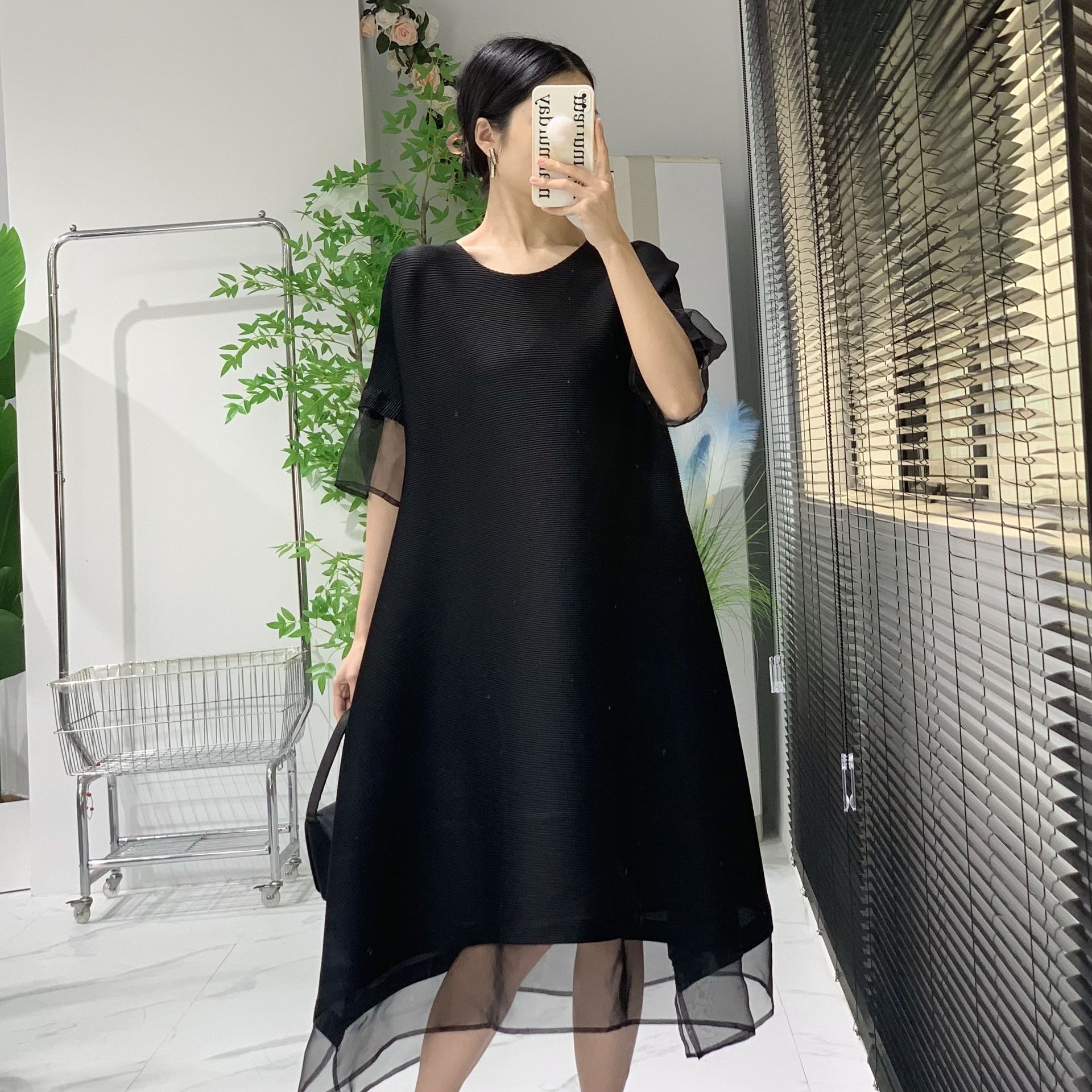 https://fulmo-img-server.com/dresscode-dresscode/9a6bc631-de10-4202-ab24-95355b522088.jpg