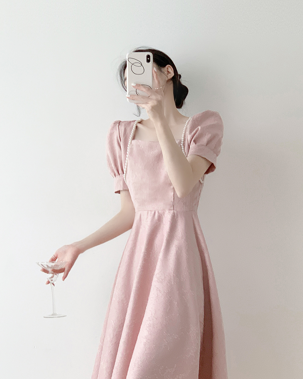 https://fulmo-img-server.com/dresscode-dresscode/9b7d12ef-6558-4045-81d5-a7e32009cb7a.jpg