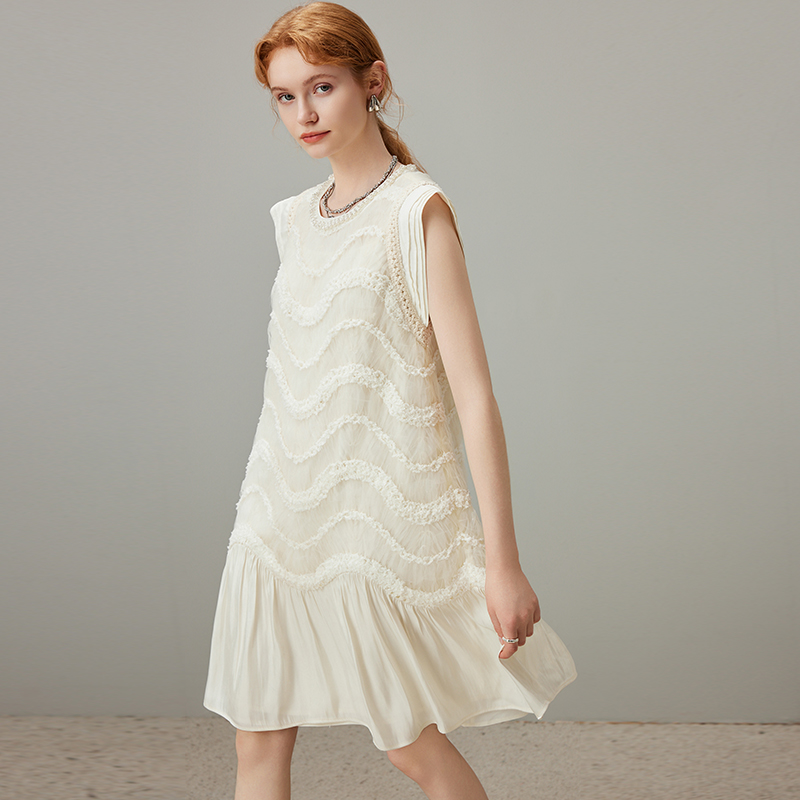 https://fulmo-img-server.com/dresscode-dresscode/9d6ce6af-eb2d-4236-b68a-31af15990828.jpg