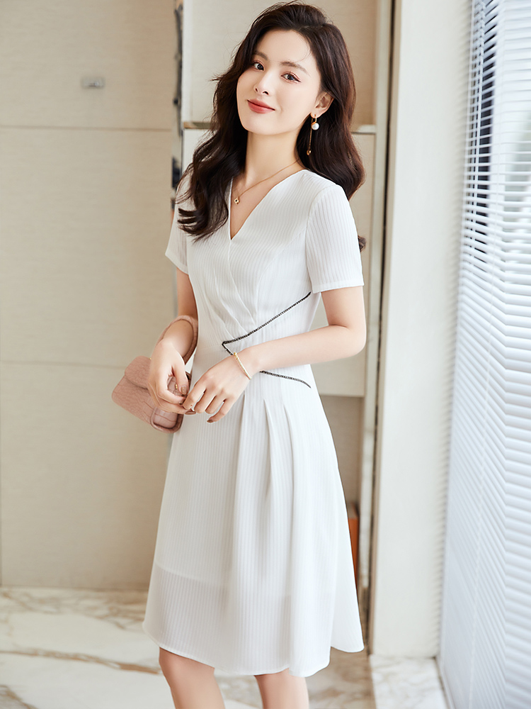 オケージョン ドレス 斜めラインビジュー付きリブニットVネックワンピース