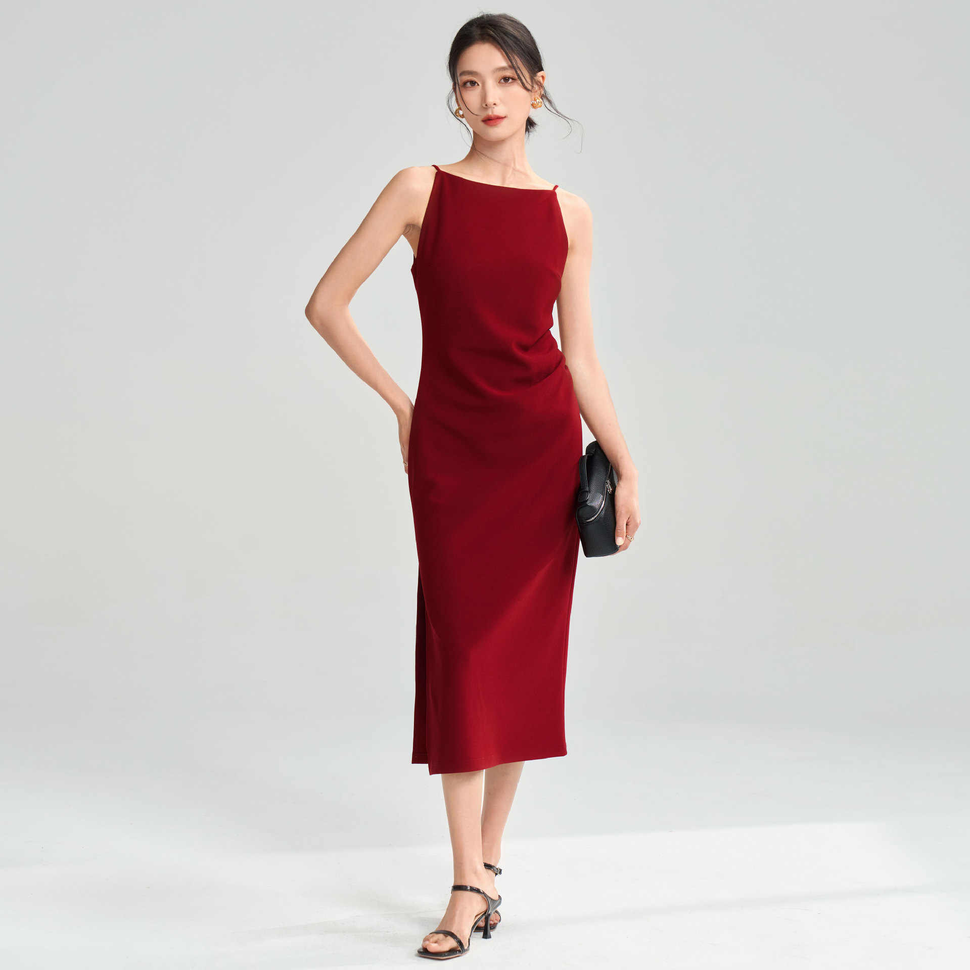 https://fulmo-img-server.com/dresscode-dresscode/a1d30294-700f-4b2e-9c62-b80362caec9f.jpg