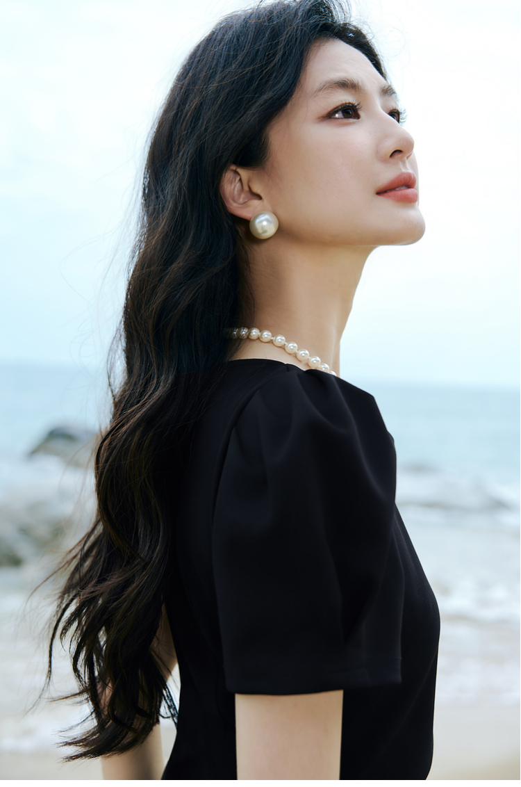 https://fulmo-img-server.com/dresscode-dresscode/a2f7c124-bb6a-4e28-90b8-46490e1bc59d.jpg