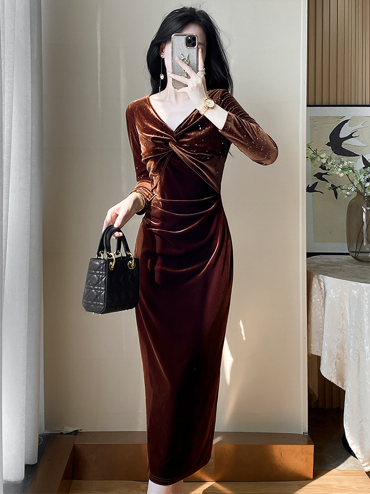 https://fulmo-img-server.com/dresscode-dresscode/a40f3c4c-f51b-4846-8175-7b7bc06c6c62.jpg