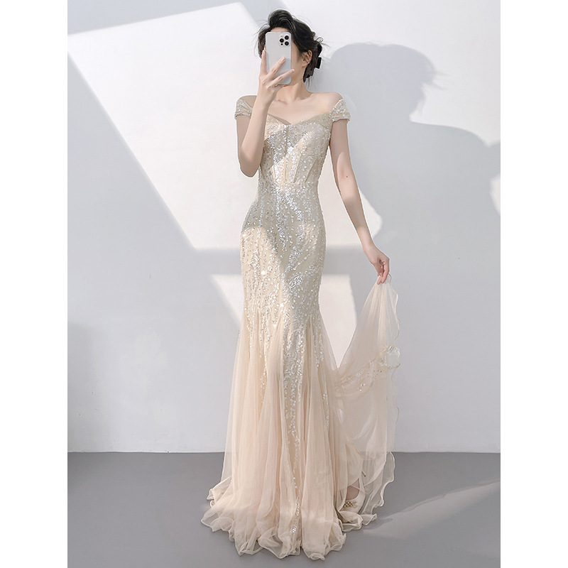 https://fulmo-img-server.com/dresscode-dresscode/a4232f96-772b-4109-bc8f-857271044bd1.jpg