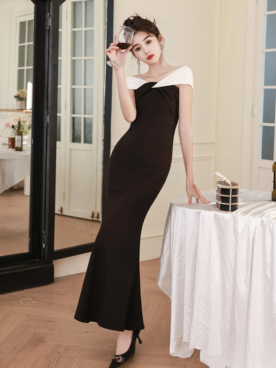 https://fulmo-img-server.com/dresscode-dresscode/a574493f-2a68-4448-88eb-66cc9058c6bc.jpg