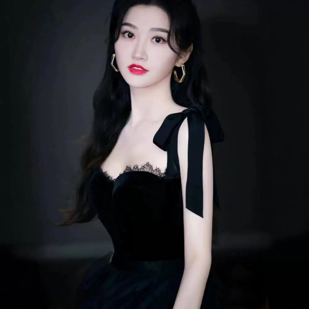 https://fulmo-img-server.com/dresscode-dresscode/a5f853ca-6d71-4cc9-aa87-d098bc1402d8.jpg