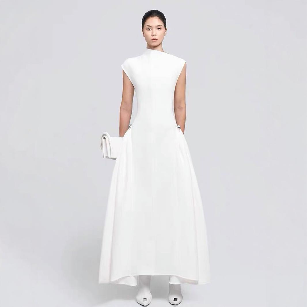 https://fulmo-img-server.com/dresscode-dresscode/a6f6b08d-8a65-480d-b252-bbf6a89af205.jpg