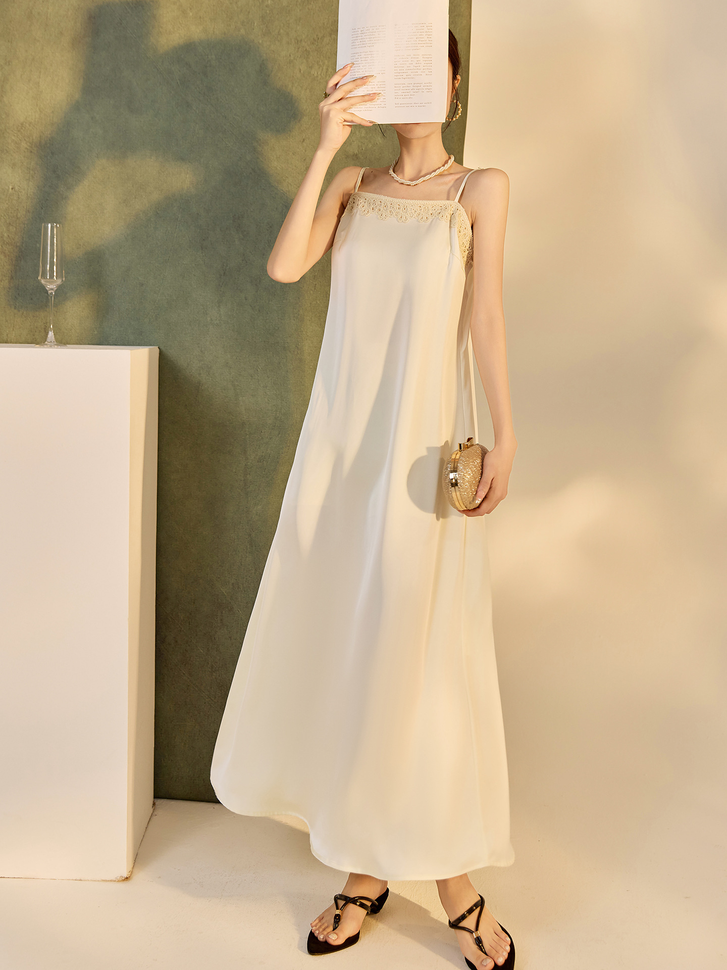 https://fulmo-img-server.com/dresscode-dresscode/a8b67434-ba7d-4824-b7ba-4b1095a3047c.jpg
