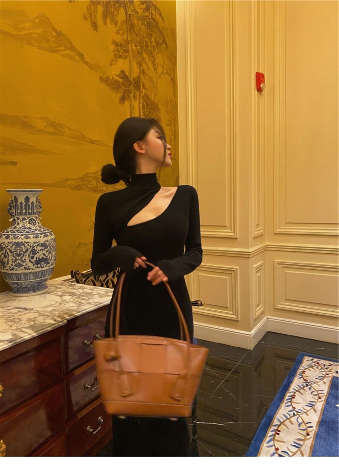 https://fulmo-img-server.com/dresscode-dresscode/a8e334f7-e322-4127-b4ad-45a45ca65f42.jpg