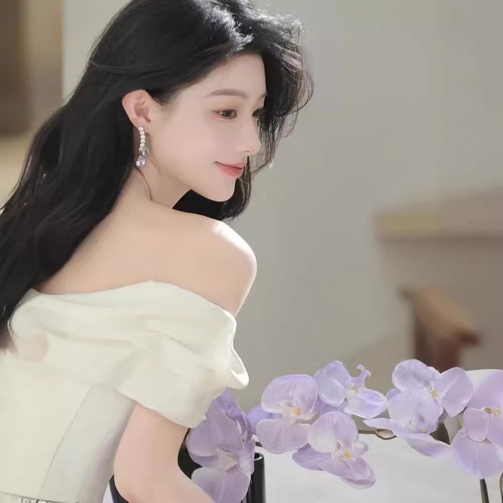 https://fulmo-img-server.com/dresscode-dresscode/a95b5972-f1e2-410a-ad03-d4797205eda9.jpg