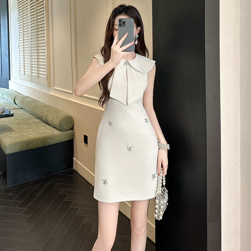 オケージョン ドレス 丸襟ビジュー付きノースリーブワンピース