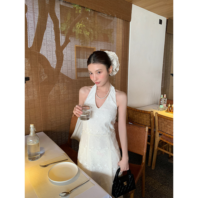 オケージョンワンピース 優美な刺繍レース ホルターネックワンピース