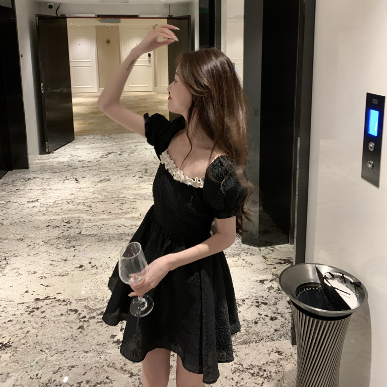 https://fulmo-img-server.com/dresscode-dresscode/ac2028d4-70ca-47bc-91cf-d07603755cac.jpg