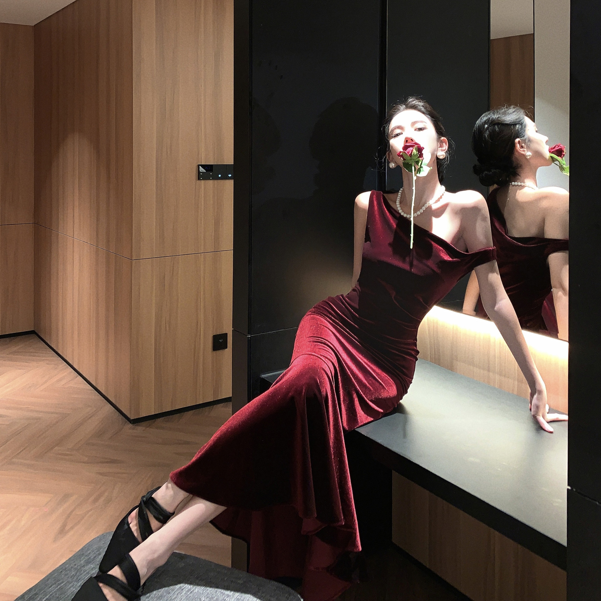 https://fulmo-img-server.com/dresscode-dresscode/ae63f9ae-977b-482f-a936-cfe2739a6926.jpg