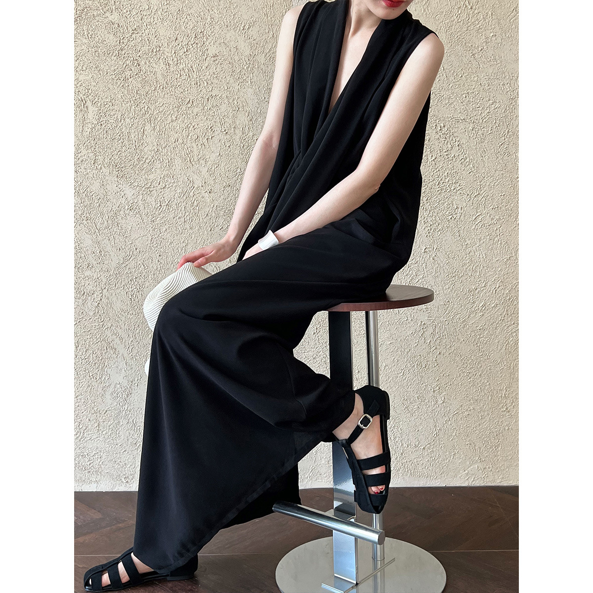 https://fulmo-img-server.com/dresscode-dresscode/af2bef95-4bad-46bd-8010-faa4a3e88694.jpg