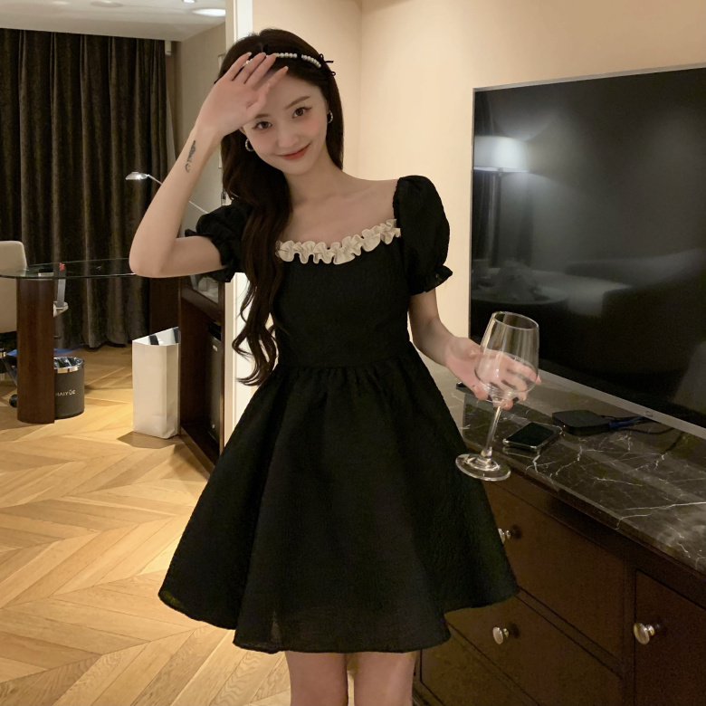 https://fulmo-img-server.com/dresscode-dresscode/af4cf958-5ab3-418d-8dea-f8f79451afd1.jpg