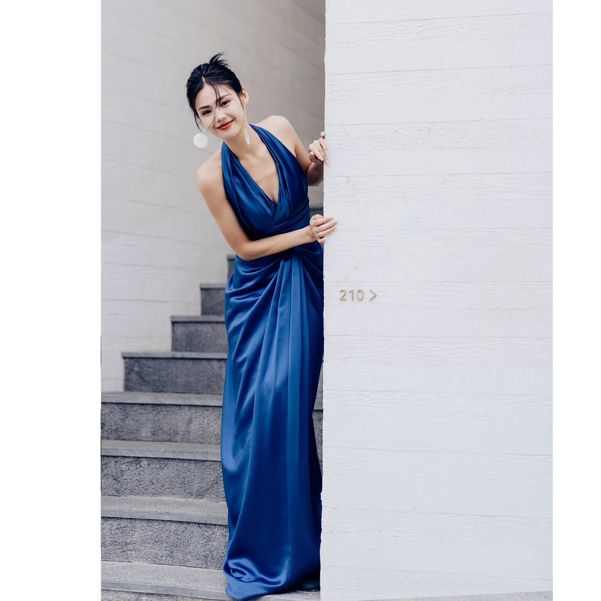 https://fulmo-img-server.com/dresscode-dresscode/b05755a1-53ca-4ef4-818a-ebff7e496bcc.jpg
