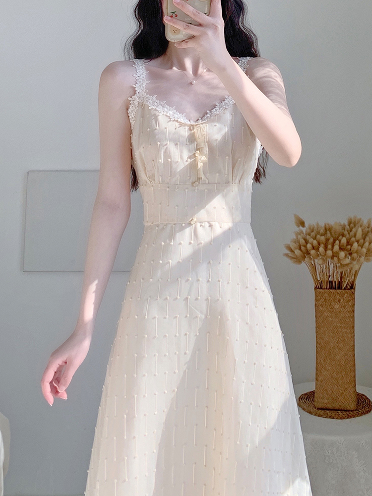 https://fulmo-img-server.com/dresscode-dresscode/b14a48f8-5895-46b7-8a1c-ef14c412328c.jpg