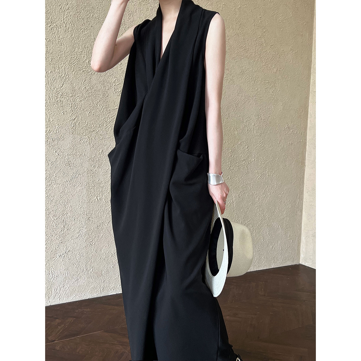 https://fulmo-img-server.com/dresscode-dresscode/b1e06e83-944a-4ce1-afb4-2f478048643b.jpg