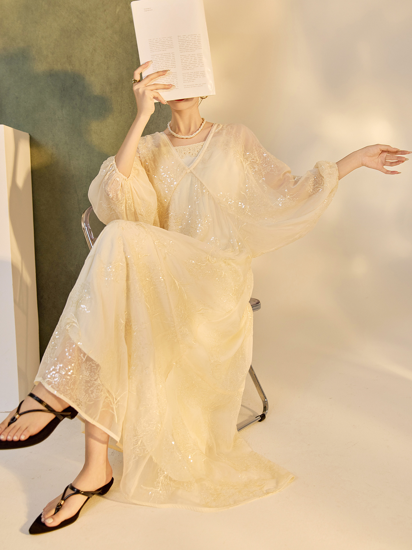 https://fulmo-img-server.com/dresscode-dresscode/b2346ab1-0db3-4a80-952b-e7b17e6cc958.jpg