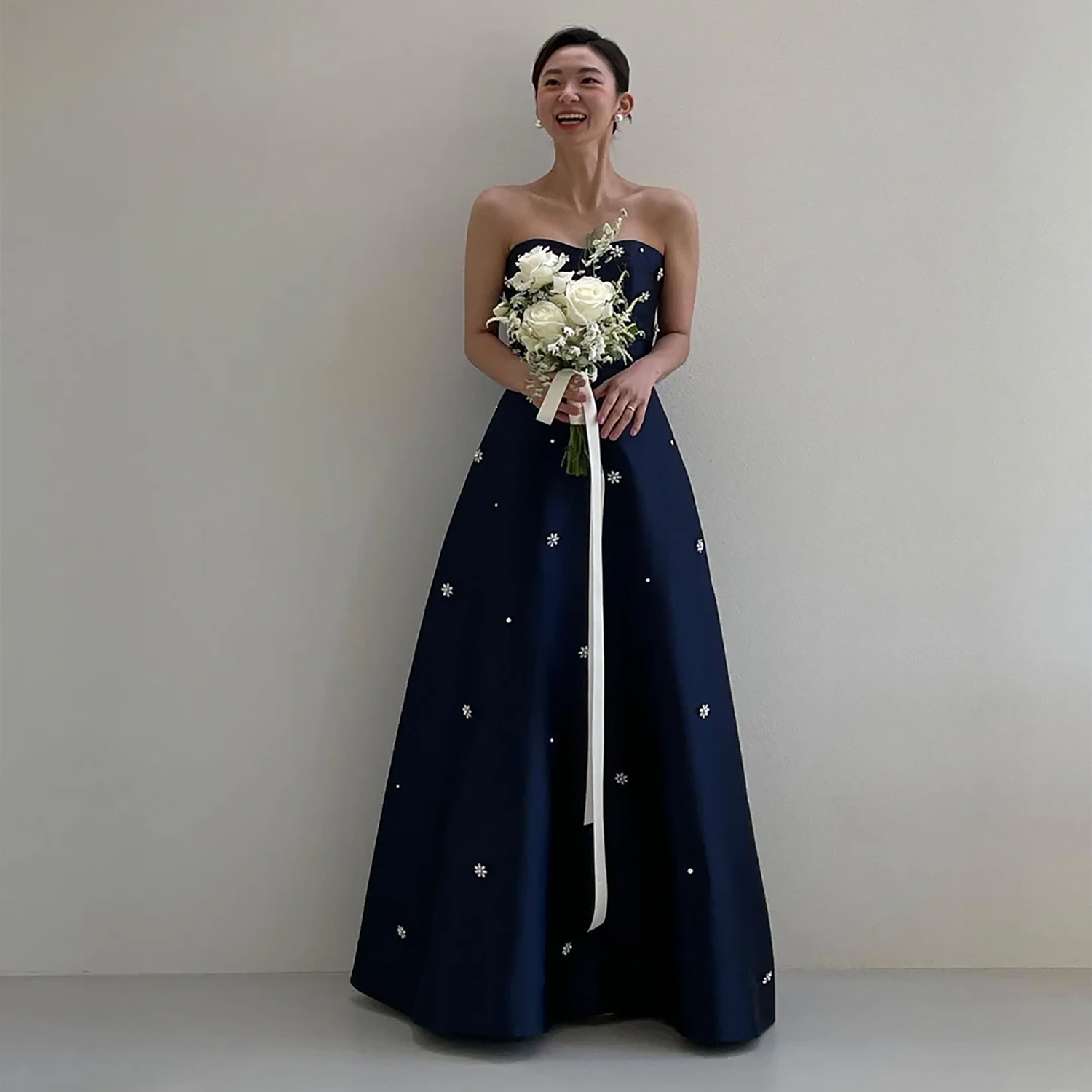 https://fulmo-img-server.com/dresscode-dresscode/b29780c8-1c80-4d74-8adb-8f4e6b75af6f.jpg