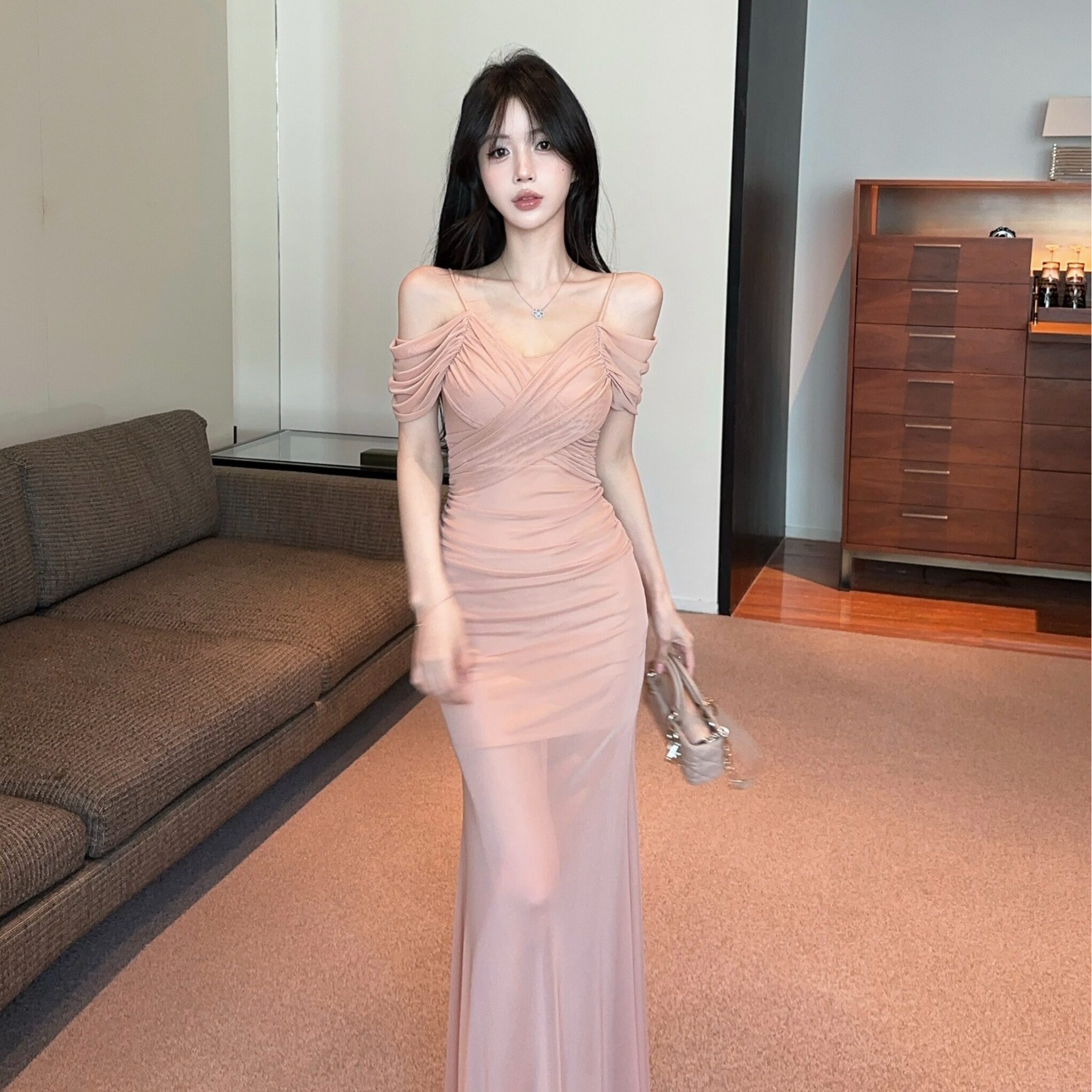 https://fulmo-img-server.com/dresscode-dresscode/b2df6e91-8b37-408f-9113-d9dcdd2cd261.jpg