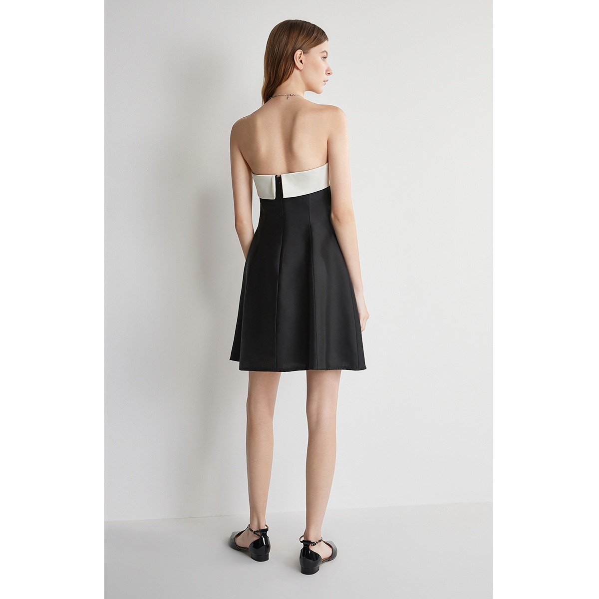 https://fulmo-img-server.com/dresscode-dresscode/b3597b0e-b6df-4bd1-a544-4878428c3683.jpg